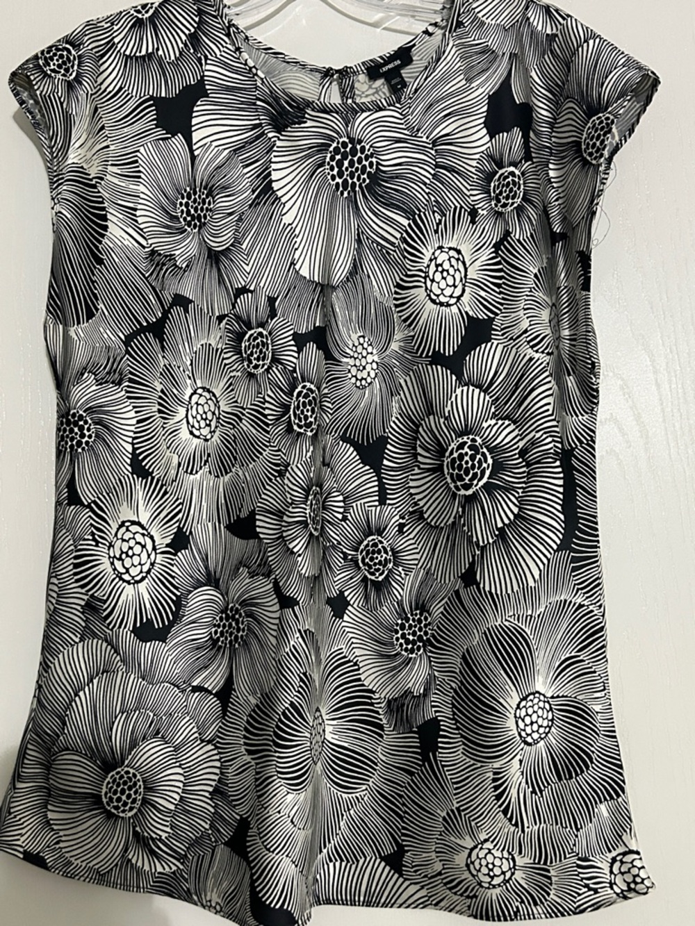 Express Black & White Floral Cap-Sleeve Blouse